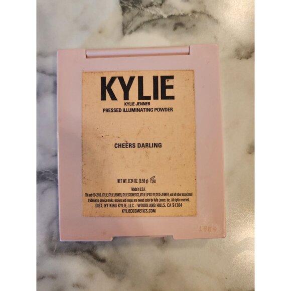 Kylie Jenner Pressed Illuminating Powder Cheers Darling 0.34 Oz - Picture 3 of 3